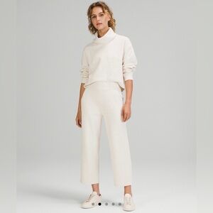 Lululemon Ribbed Straight Leg Super-High-Rise Crop size 8